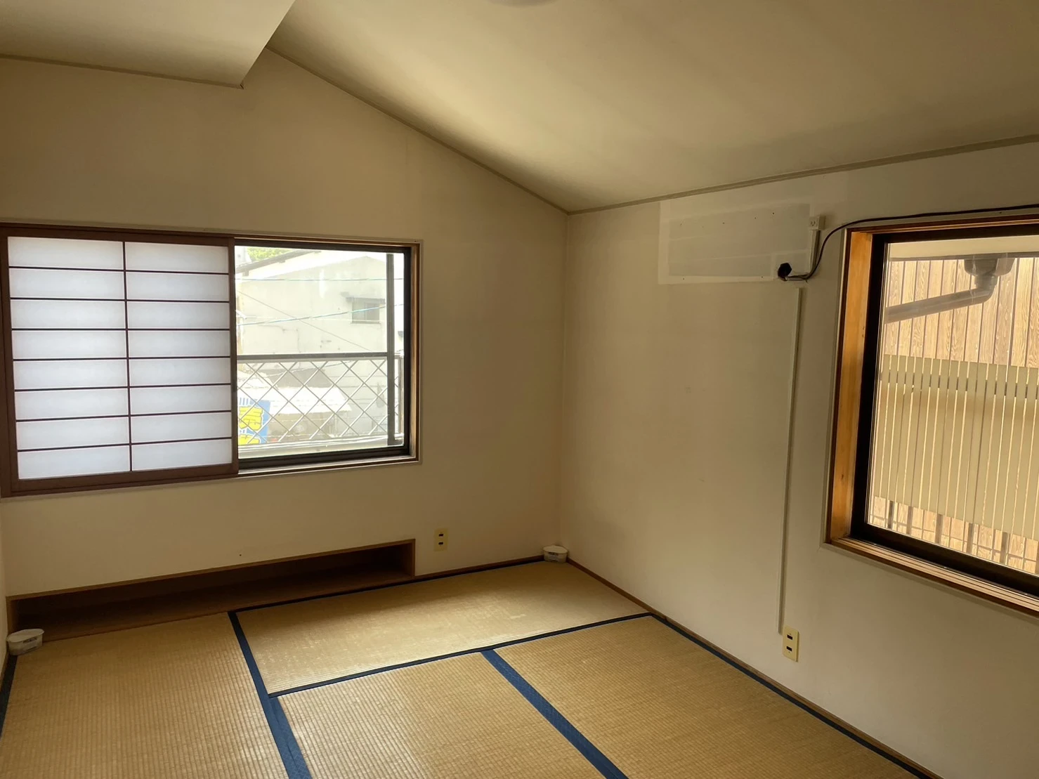 静市市原町　2階居室