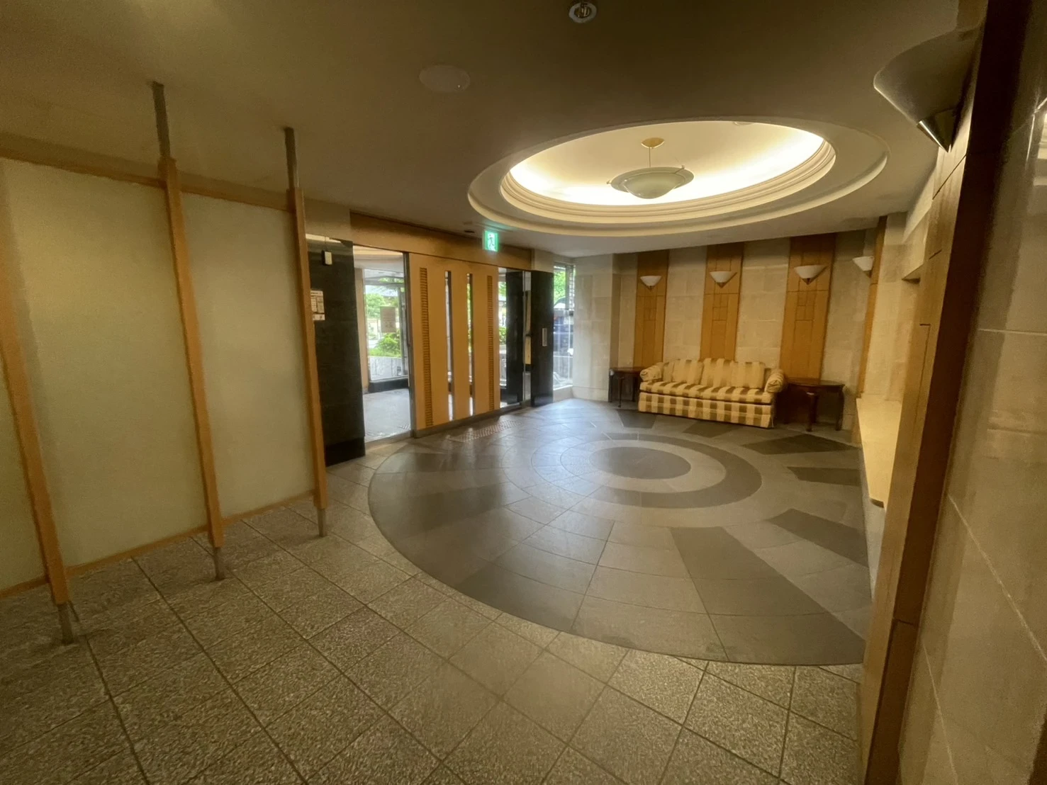 グランドヒルズ岡崎神宮道　エントランス